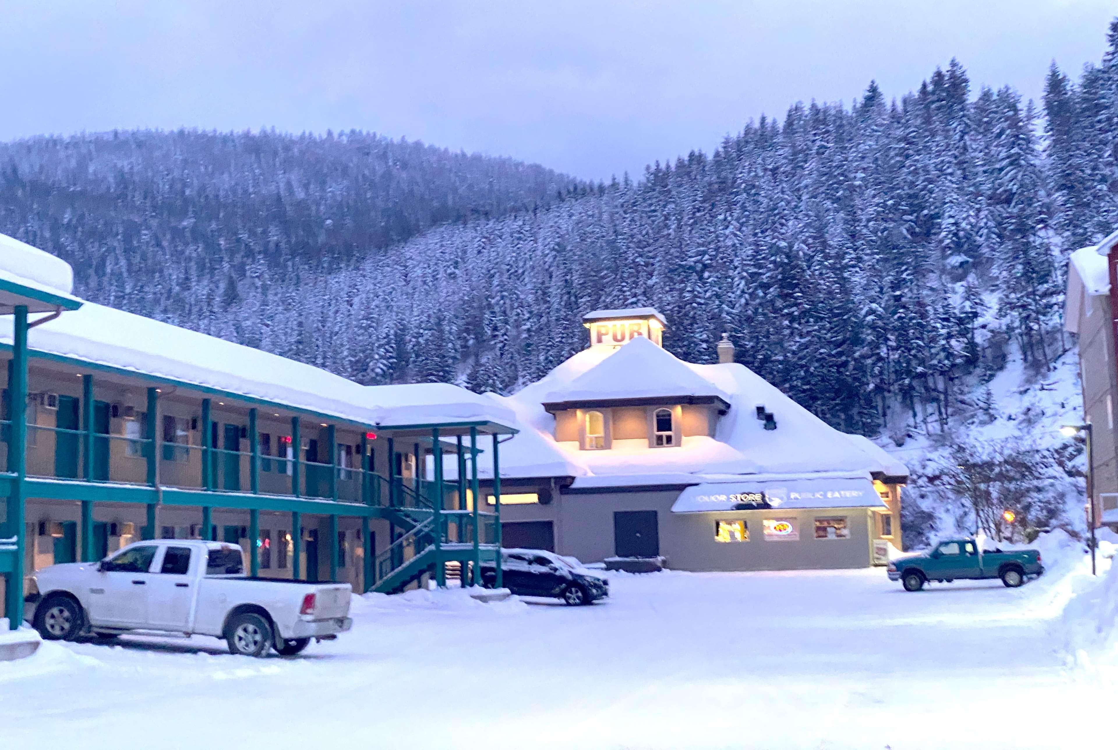 Hotel Super 8 By Wyndham Sicamous Exterior foto