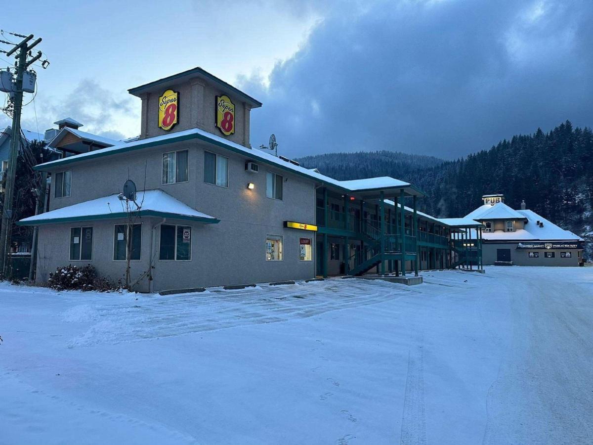 Hotel Super 8 By Wyndham Sicamous Exterior foto