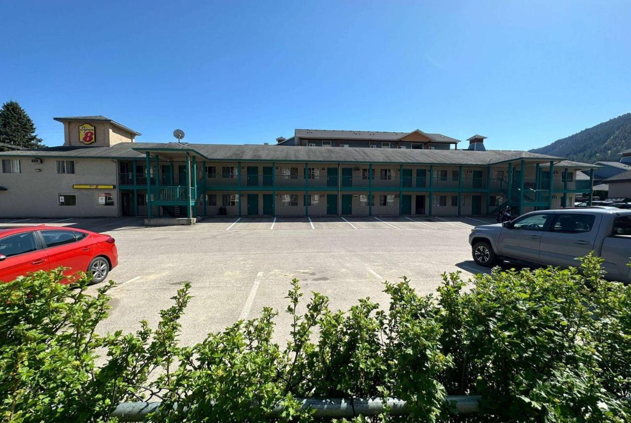 Hotel Super 8 By Wyndham Sicamous Exterior foto