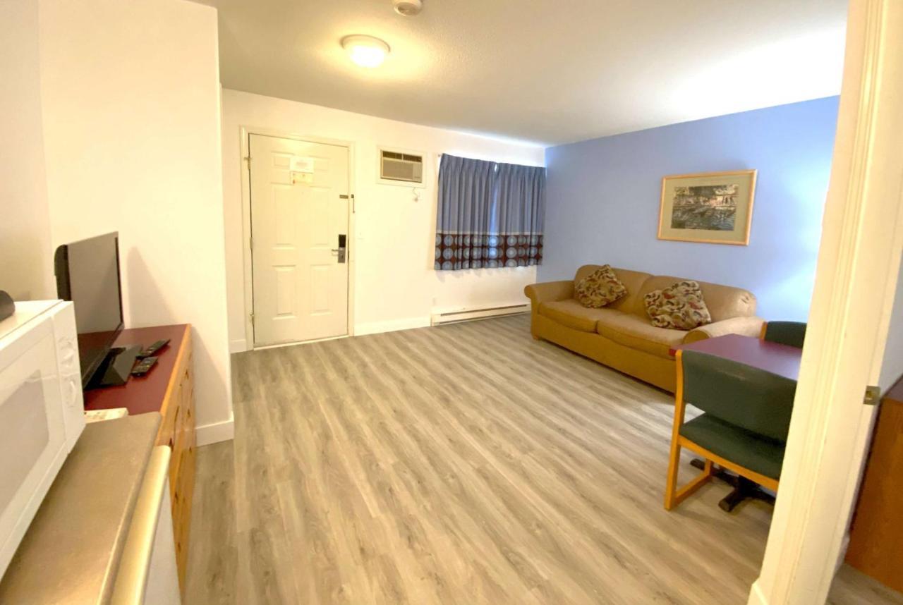 Hotel Super 8 By Wyndham Sicamous Exterior foto