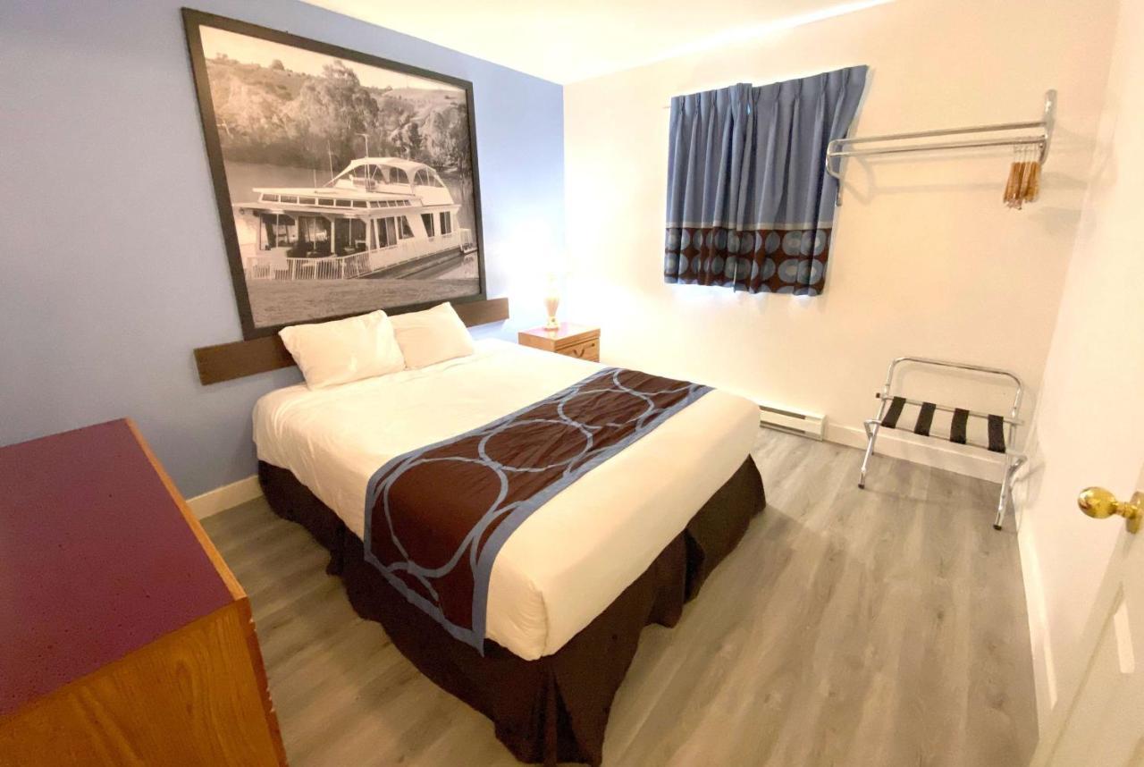 Hotel Super 8 By Wyndham Sicamous Exterior foto