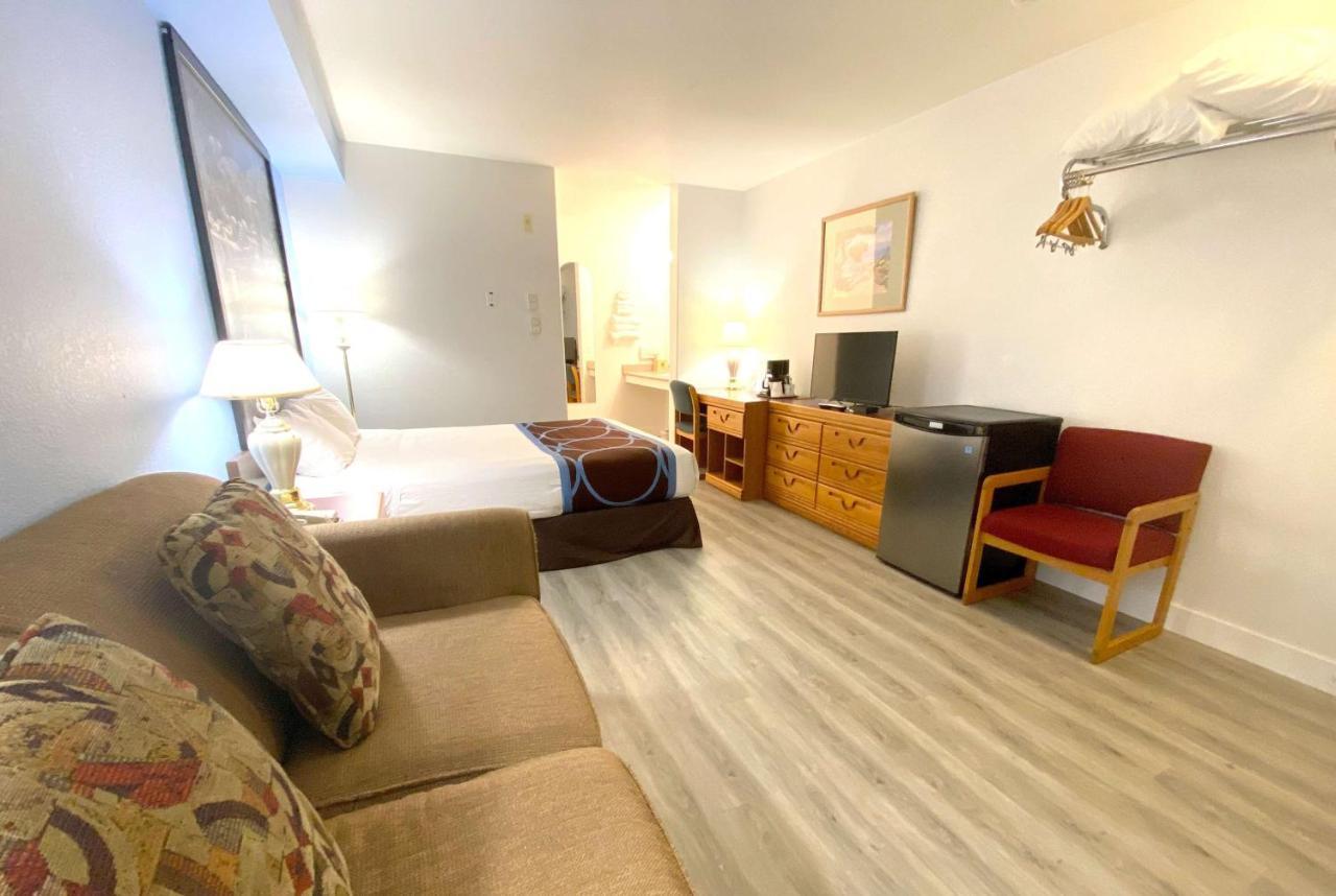 Hotel Super 8 By Wyndham Sicamous Exterior foto