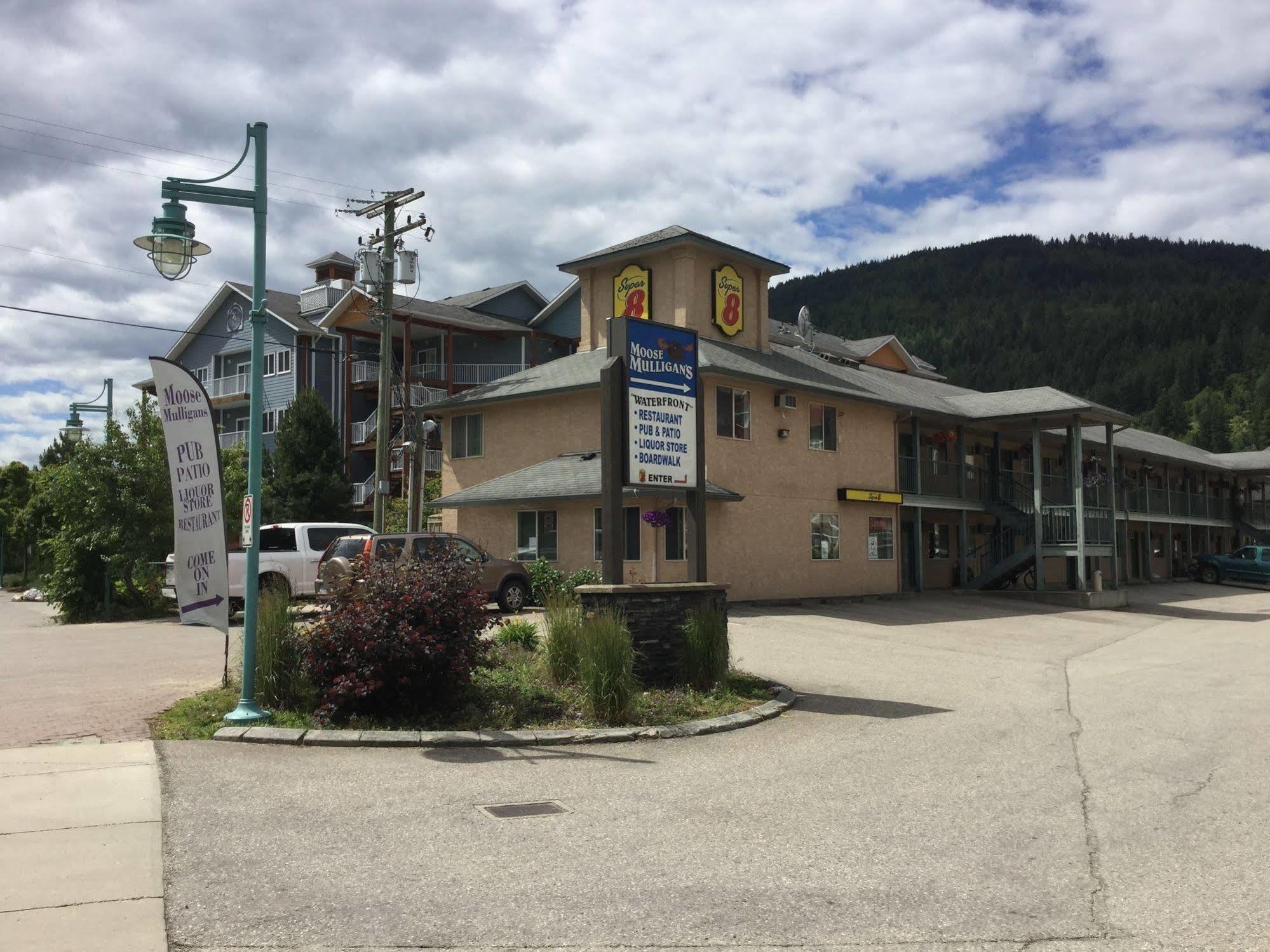 Hotel Super 8 By Wyndham Sicamous Exterior foto