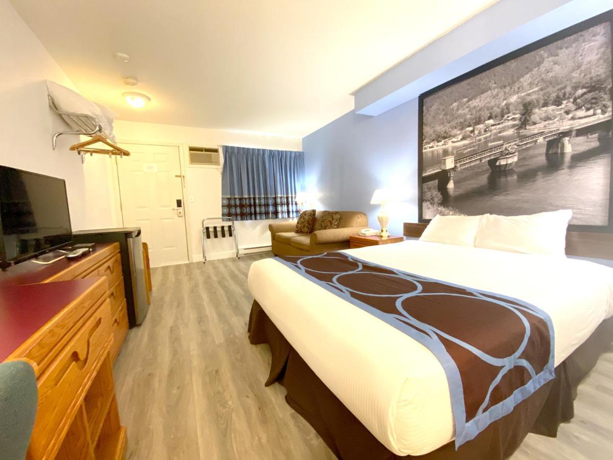 Hotel Super 8 By Wyndham Sicamous Exterior foto