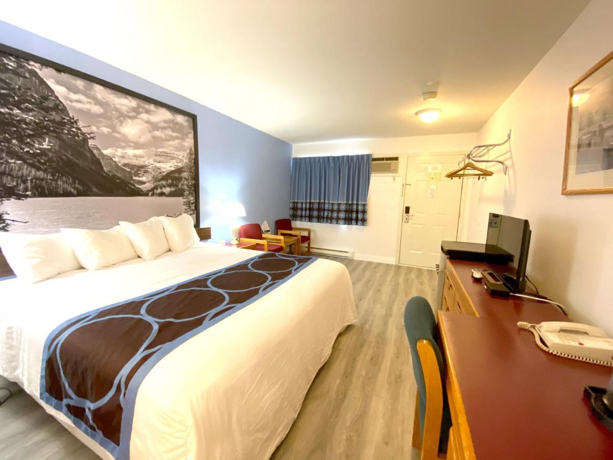 Hotel Super 8 By Wyndham Sicamous Exterior foto